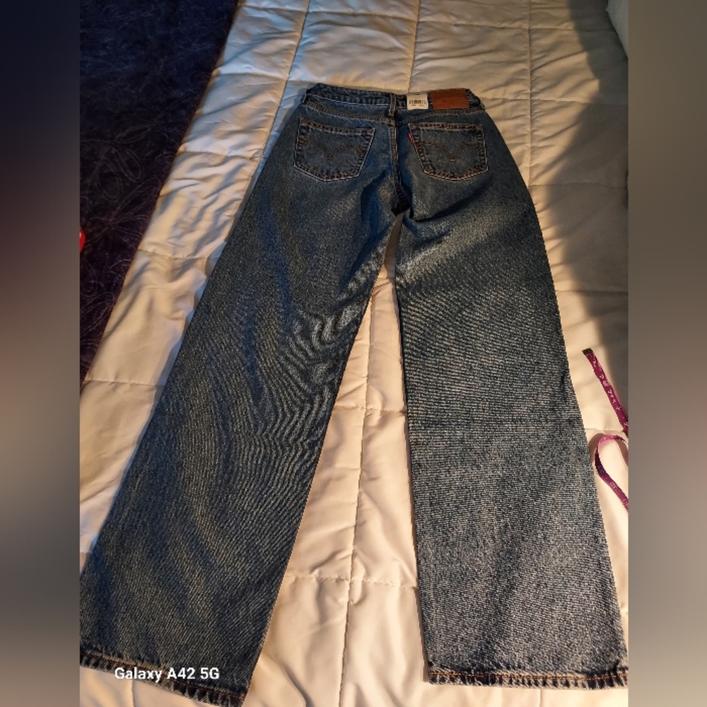 NWT Levi's premium low loose jeans, 100 percent cotton, 25x32 - Picture 9 of 9